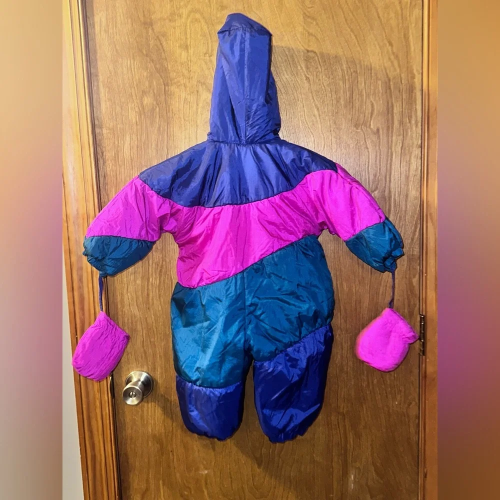 Vintage 90's OshKosh Baby B’ Gosh 18 Months Snowsuit & Mittens - Picture 2 of 6